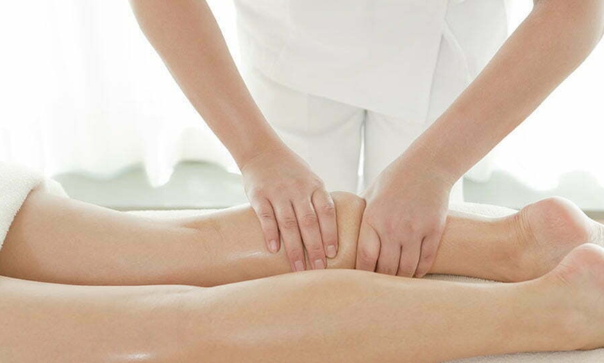 Image 12: 60 Min. Ganzheitliche Ayurveda-Massage nach Wahl für 1 Person