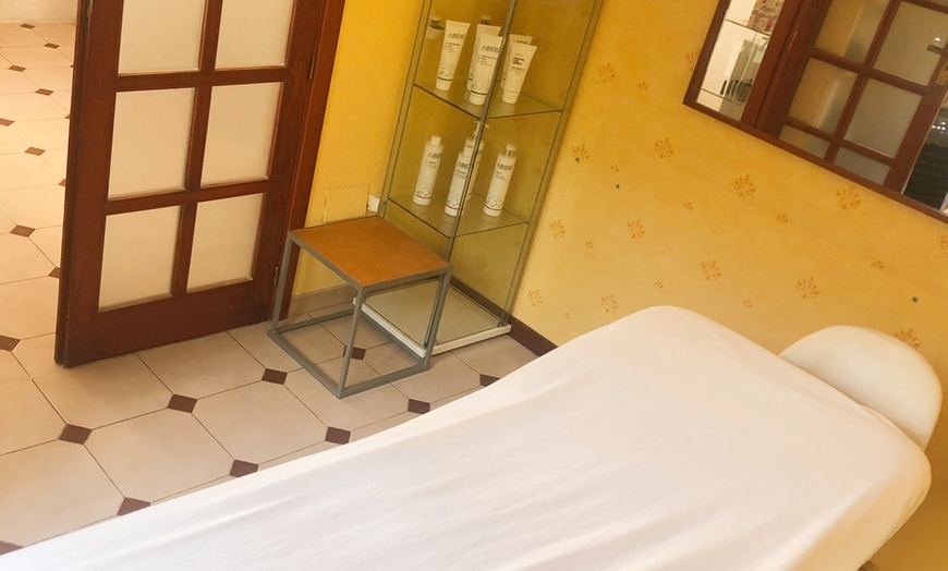 Image 5: Hasta 61% dto. en Masaje - Aromático en Cris Falcão Beauty Pmu