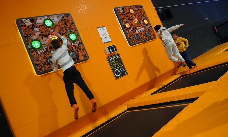 Image 24: ¡Saltos y diversión! Acceso a Salting para hasta 2 adultos y 2 niños