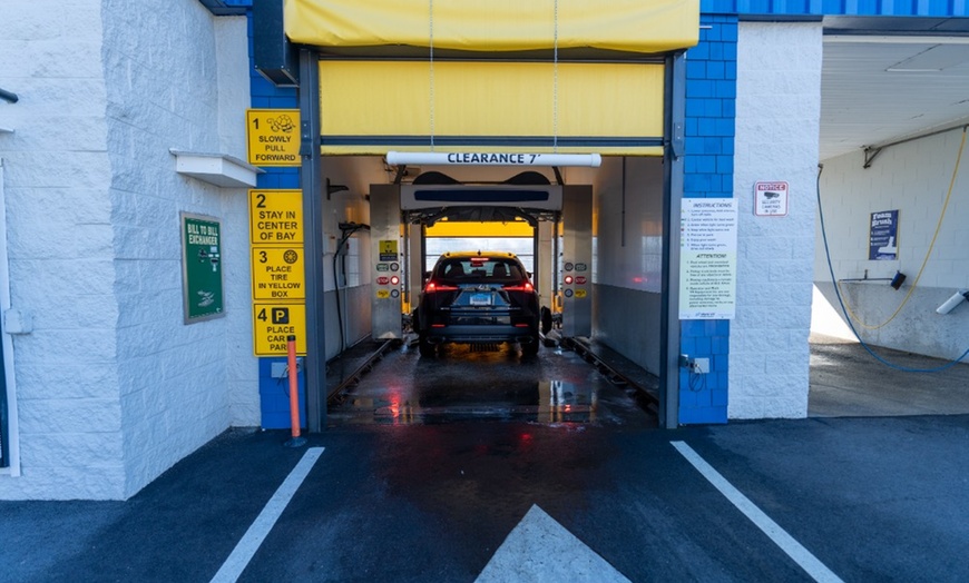Image 2: Car Wash Packages (5 Car Washes / 1 Month)