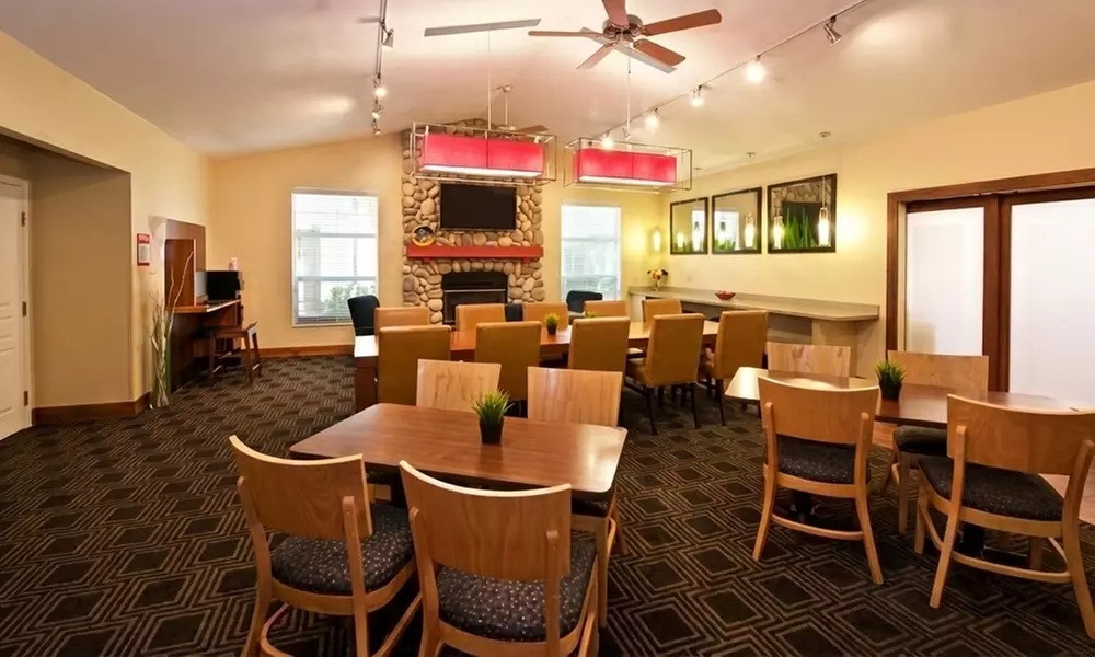 All-suite hotel with near Seattle airport & shopping