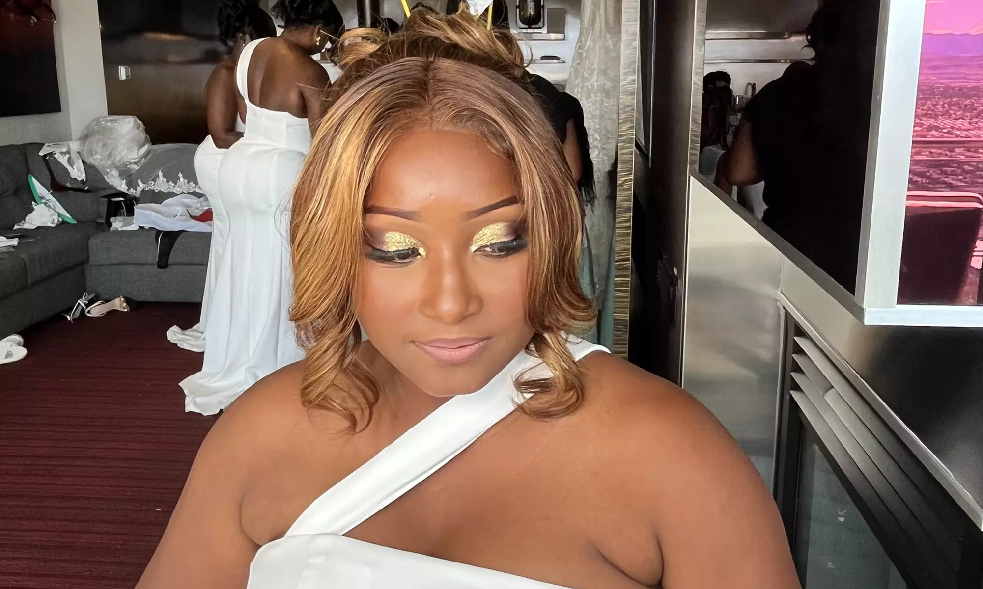 Makeup Application Sessions for Soft Glam, Full Face & Special Hours