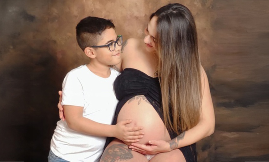 Image 1: Sesión fotográfica para embarazadas con fotos impresas y digitales