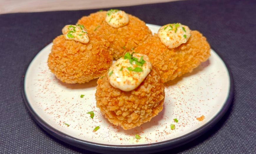 Image 4: ¡Date el gusto! Menú de cocina fusión completo para 2 o 4 personas