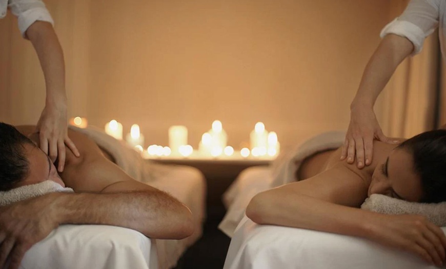 Image 1: Pause détente à Paris : massages solo ou duo chez Home Spa