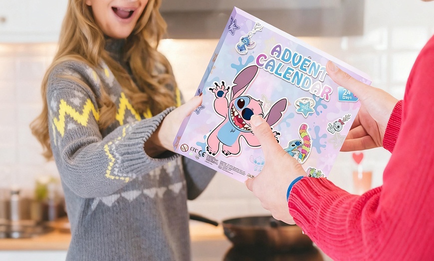 Image 3: Calendario dell'Avvento ispirato a Stitch con bracciali 