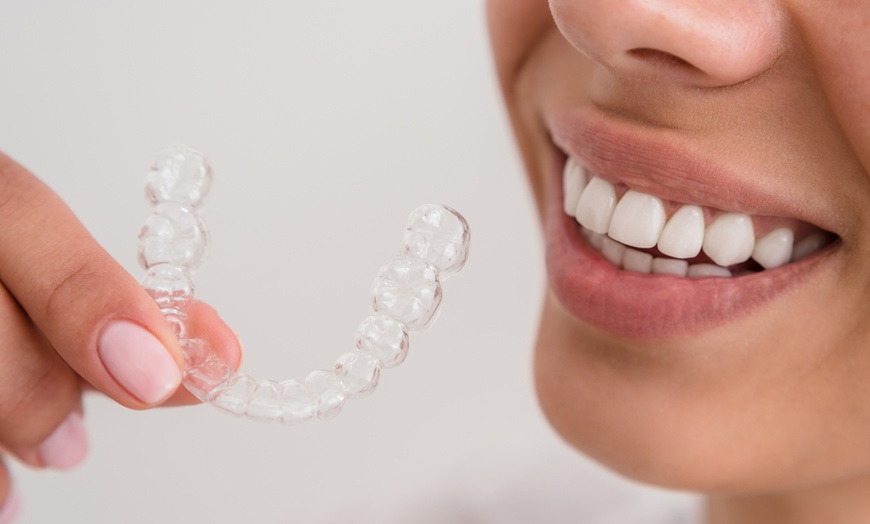 Image 3: Get All-Inclusive Clear Aligners with Free Whitening Kit