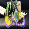 Image 7: Foulard en soie avec motif 