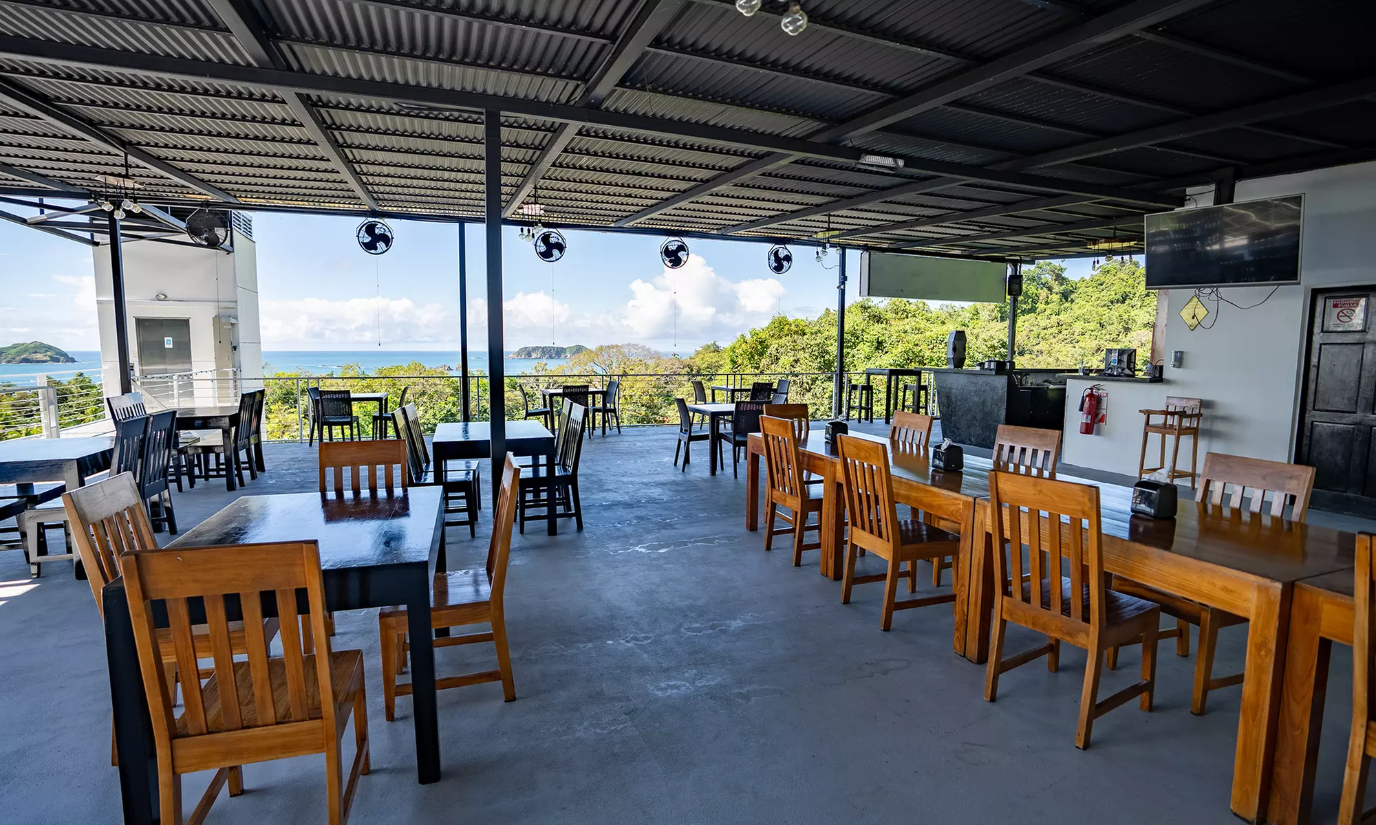 ✈ 6-Night Costa Rica Volcano & Beach Trip with Air from Travel By Jen