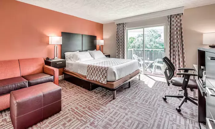 Member Pricing: Inn of Naples, Tapestry Collection by Hilton