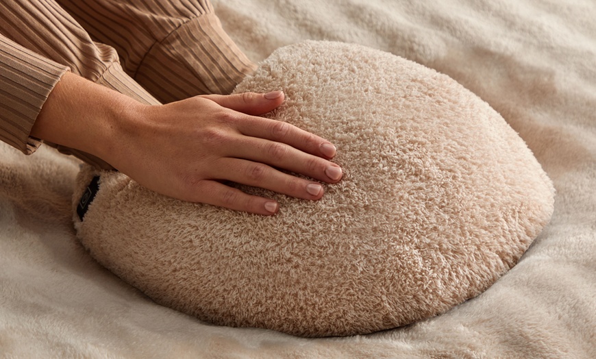 Image 2: Silentnight Cosy Cuddles USB Heated Foot Warmer