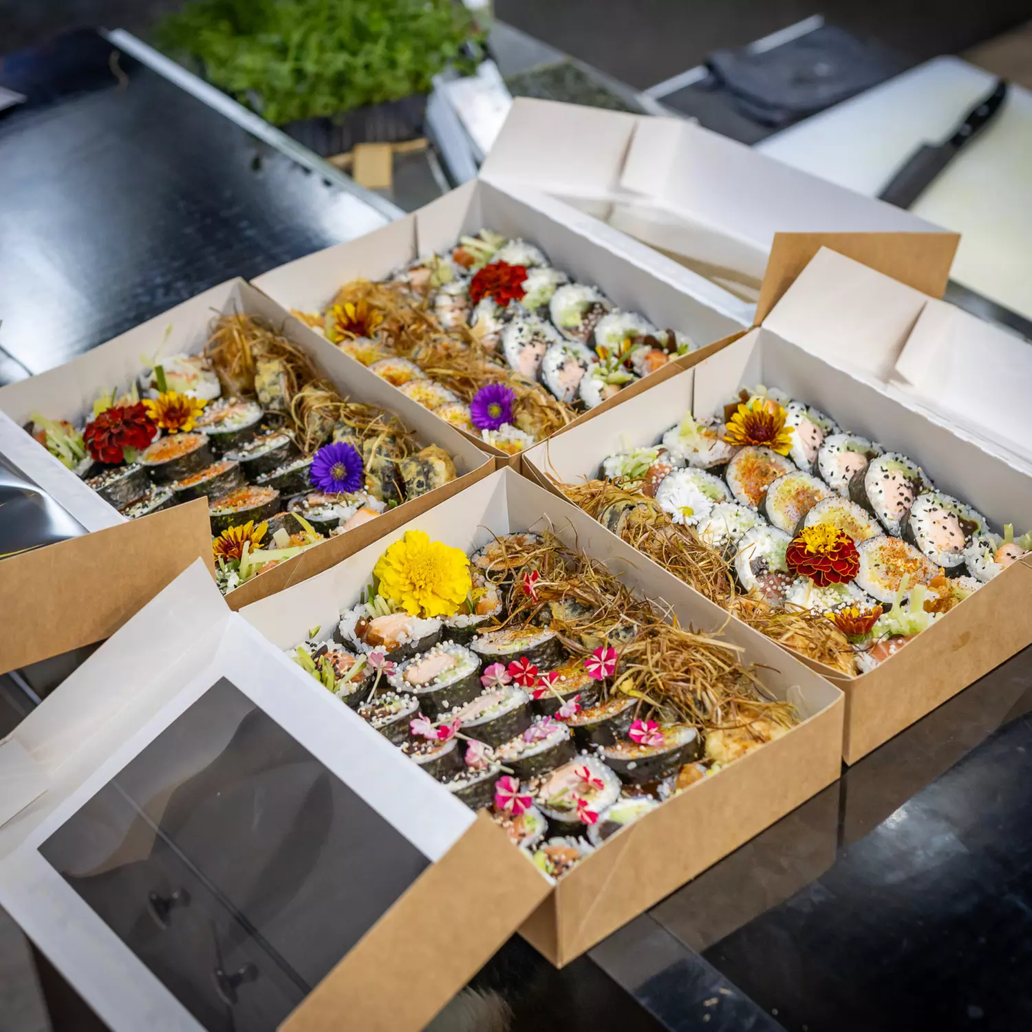 Zestawy sushi: Hakuto, wegetariański lub pieczony do wyboru