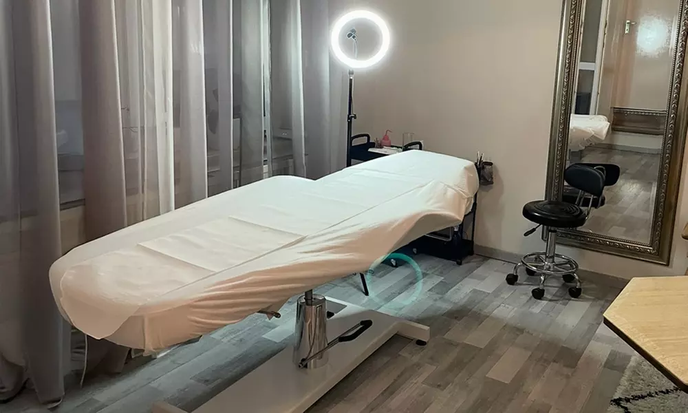 Augenbrauen- und/oder Wimpern-Lifting inkl. Styling, Nachpflege & Färben für 1 Person (bis zu 45% sparen) - Second Medium