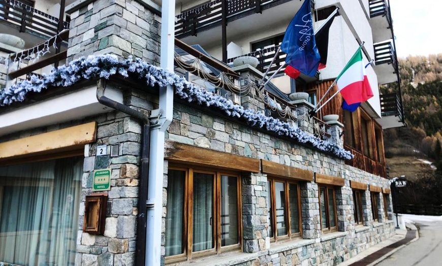 Image 3: Valle D'Aosta: camera doppia o matrimoniale con mezza pensione per 2