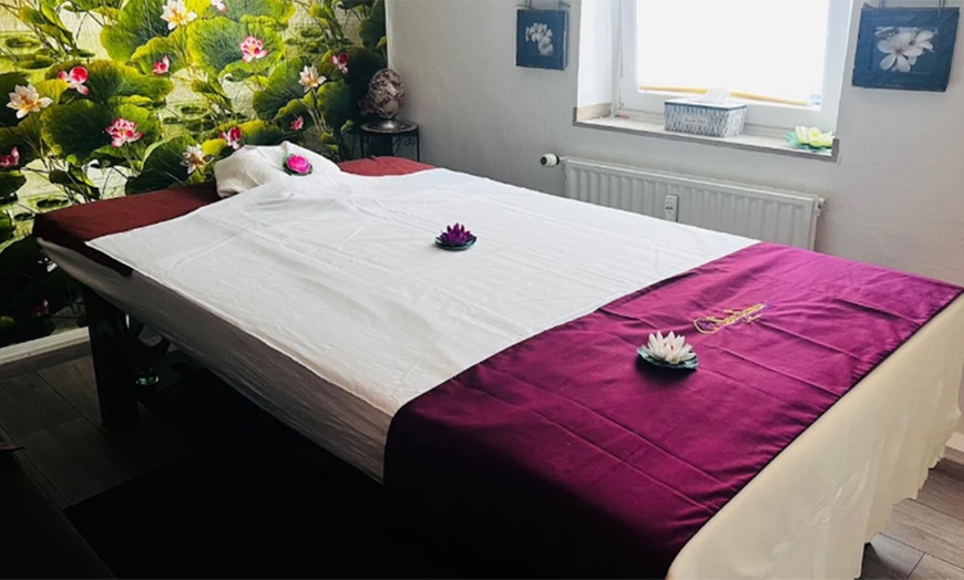 Image 4: 90 Min. Tiefengewebe-Aromatherapie-Ganzkörpermassage für 1 od. 2 Pers.