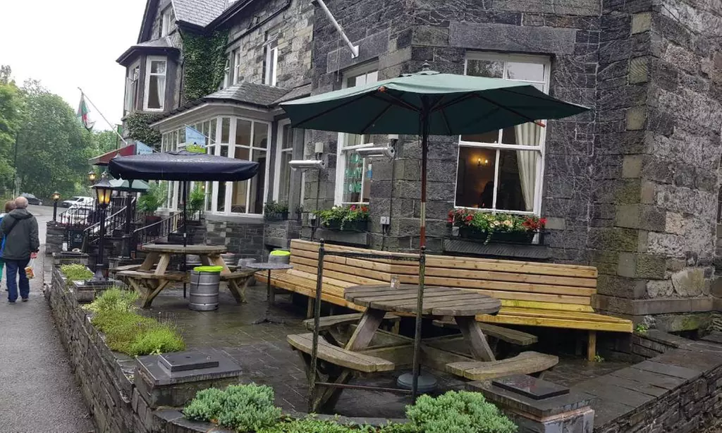 Scenic Snowdonia Escape: Overnight Stay w/ Breakfast & Hot Tub Sauna