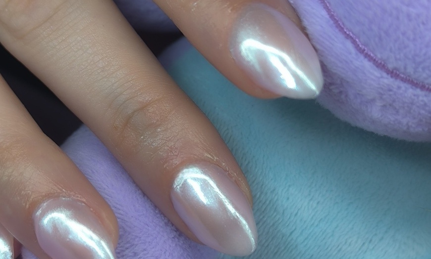 Image 4: Manicura, pedicura o manipedi con esmaltado normal o semipermanente