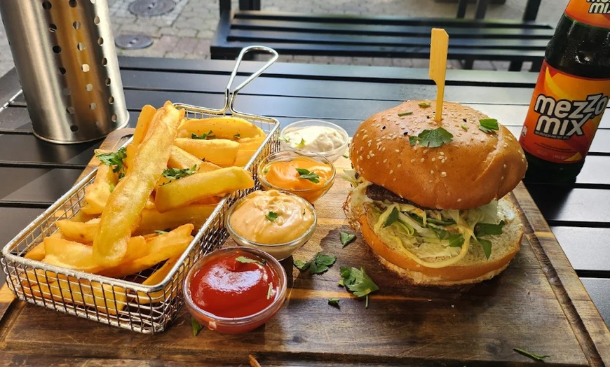 Image 5: Burger mit Pommes & Krautsalat für 1 - 4 Personen