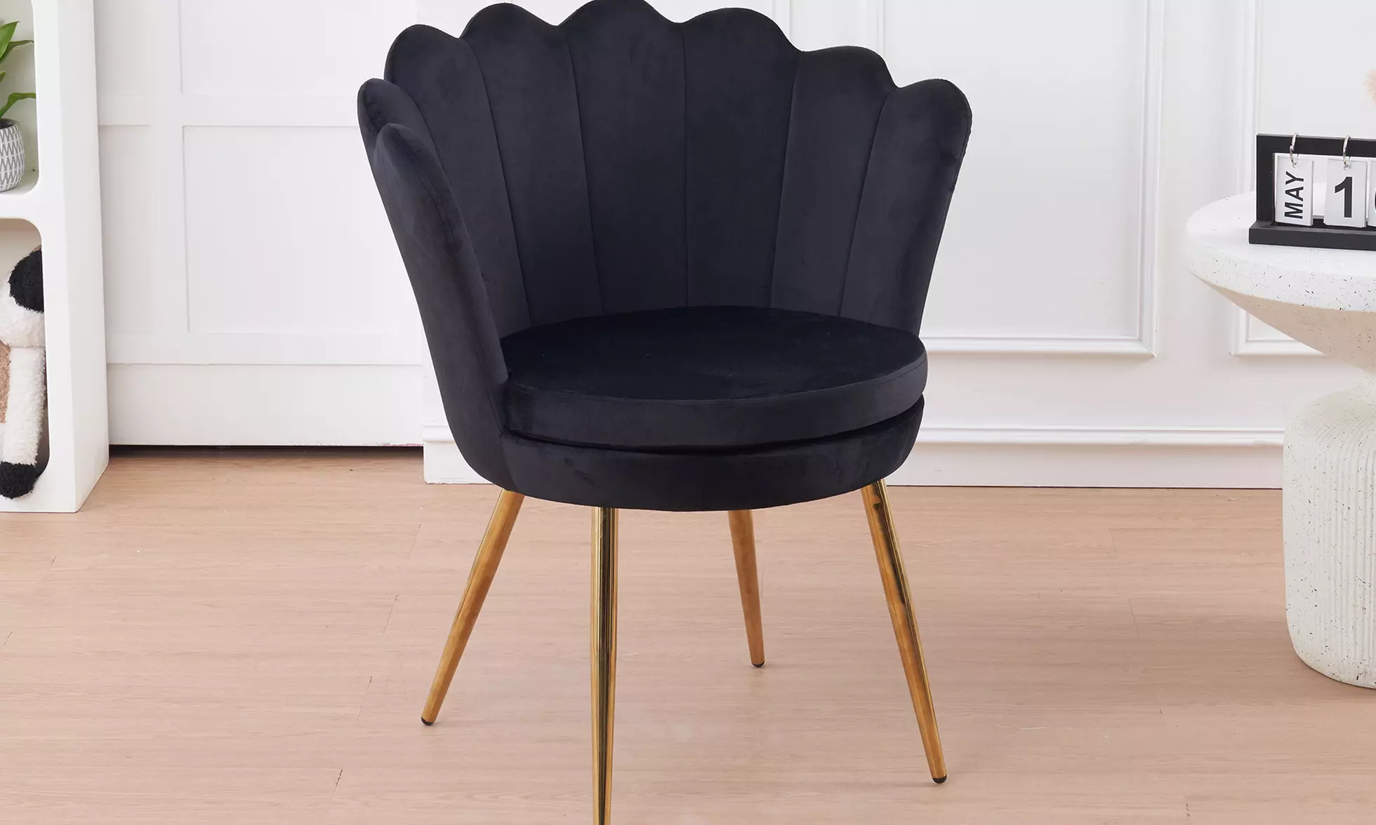 Silla con respaldo en forma de concha