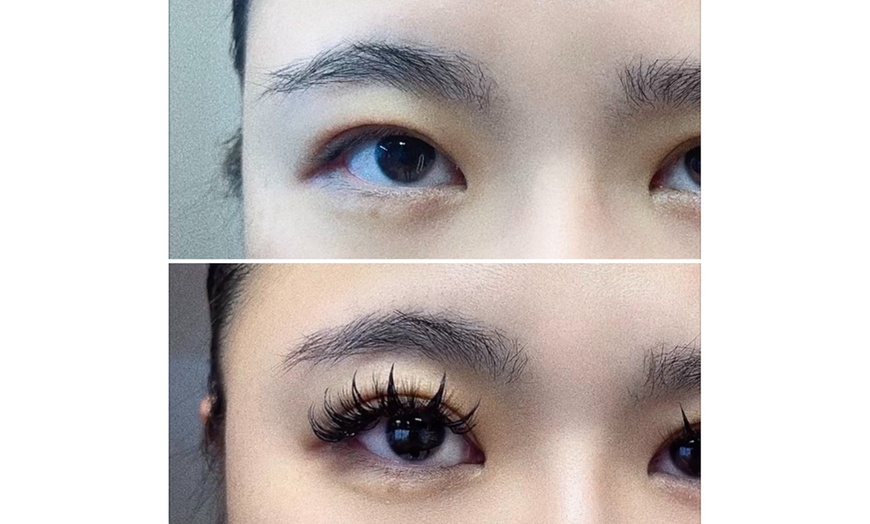 Image 3: Discover the Anime Set or Classic Extensions or Press on Nail