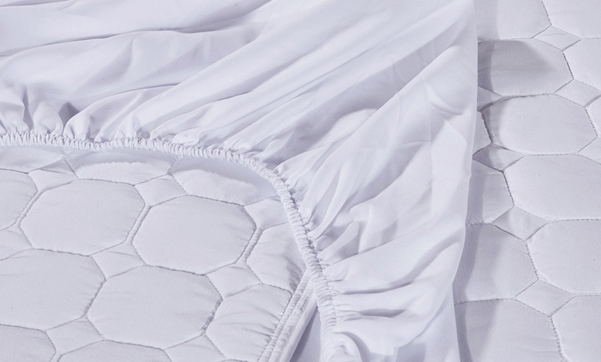 Image 9: Breathable Quilted Mattress Protector