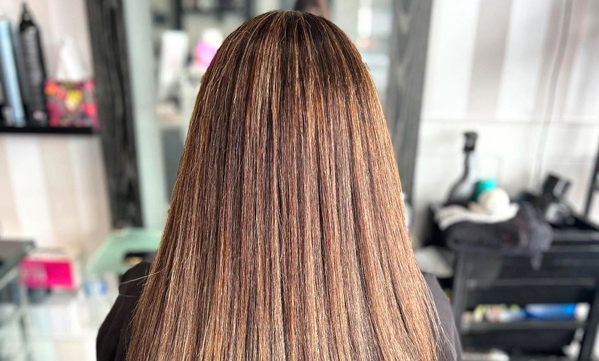 Image 6: Wash, Cut, Blowdry, Choice of Highlights and FUL moisture treatment