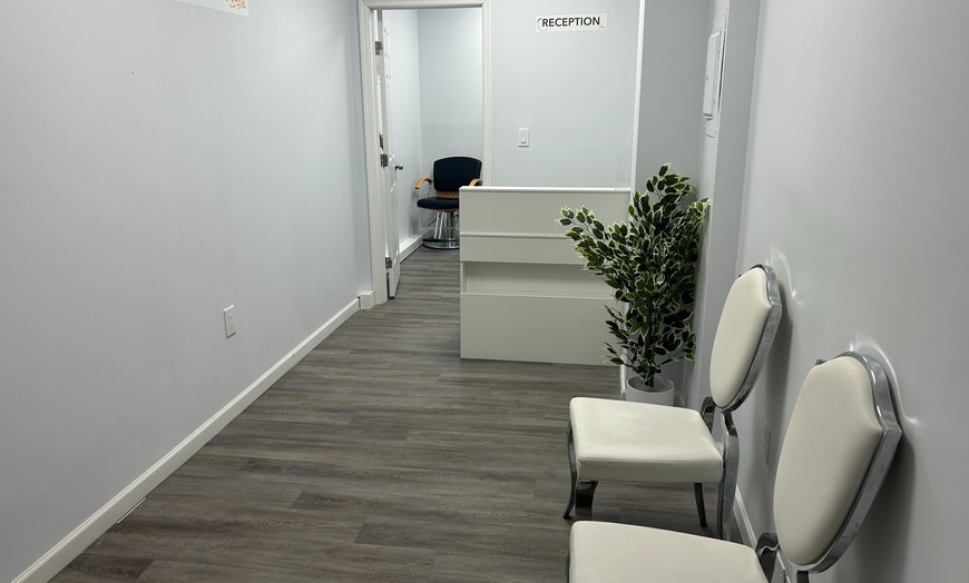 Image 3: Relax with a 60- or 90-Minutes Swedish or Deep Tissue Couples Massage