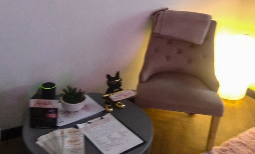 Image 2: Enhance with Endolift Treatment For a Sculpted Look 