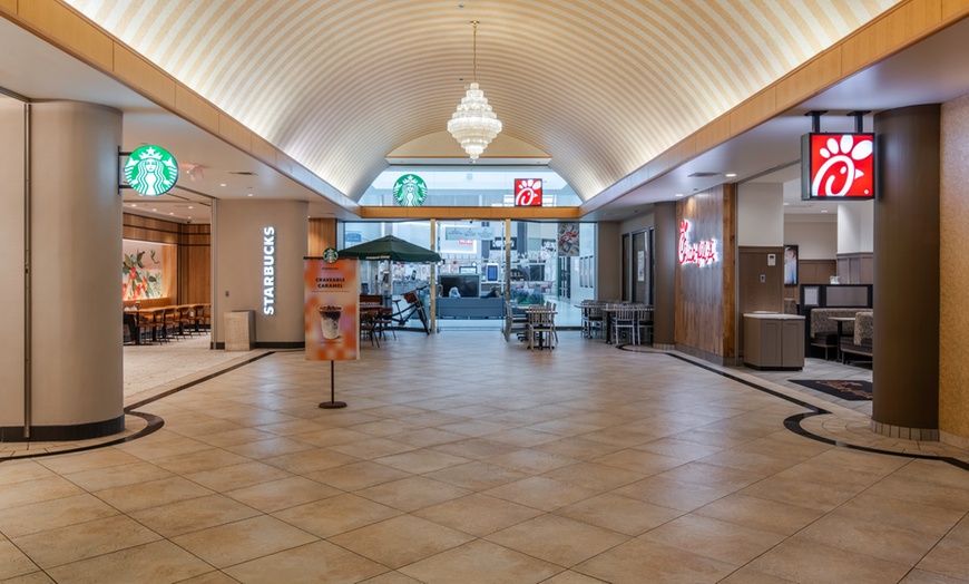 Image 22: Member-Only Deal: Steps from shopping, dining, & Orlando theme parks