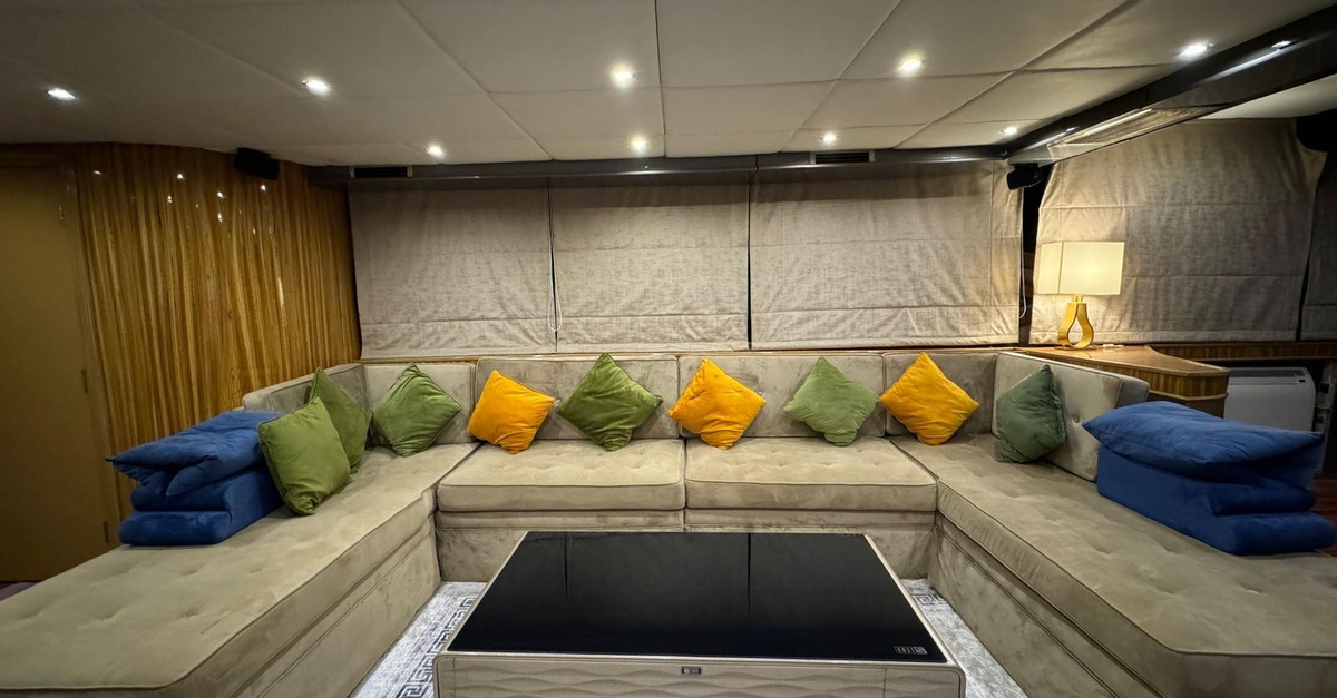 Enjoy Luxury Yacht Up To 50 People For 1-3 Hours Enjoy Luxury Yacht Up To 50 People For 1-3 Hours