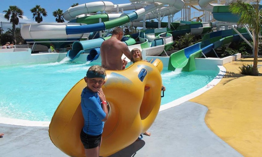 Image 13: Entrada para niño o adulto a parque acuático Aqualava en Lanzarote