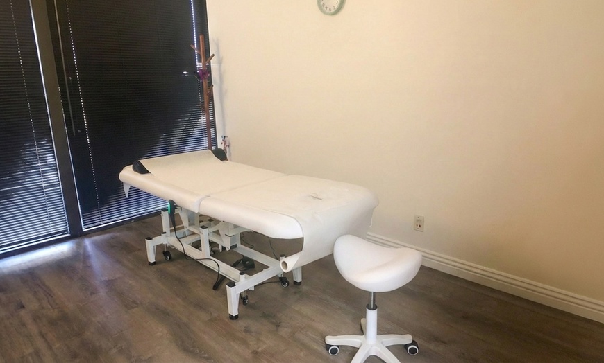 Image 2: 60-Min Tui Na, Deep Tissue & Chinese Massage, 90-Min Wellness Upgrade