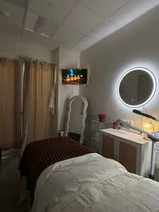 ❤️60-Minute Full Body Massage with Hot Stones and Aromatherapy - Jeune Body