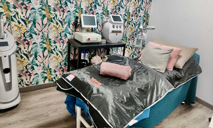 Image 3: 3 o 6 sesiones de radiofrecuenta y masaje con servicio extra a elegir