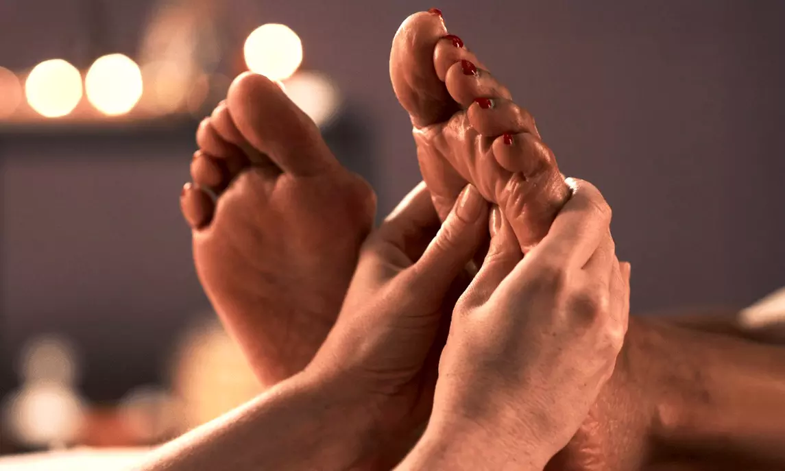 Fußpflege mit Sprudelbad, Massage und Pflege für 1 Person