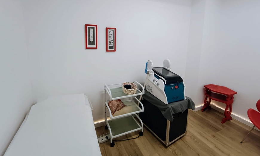 Image 9: Hasta 9 sesiones de electroestimulación y masaje drenante en Les Corts