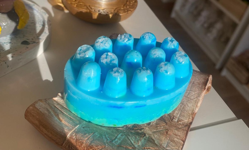 Image 8: Taller de creación de jabón con vino/cerveza y tapas para 1 o 2 pax. 