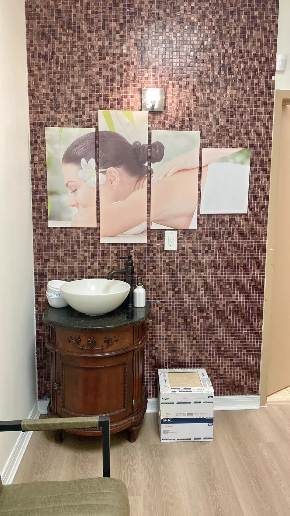 Relax with Body Massages, Spa Packages or Reflexology for One or Couples at Ravissanics Beauty Spa