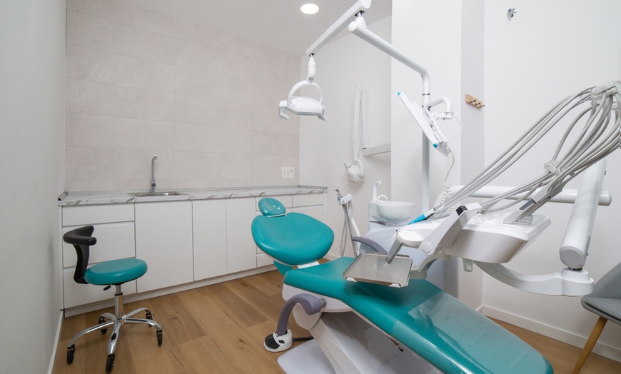 Image 2:  Limpieza bucal con pulido, fluoración, revisión y radiografía