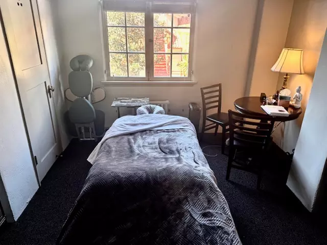 Relax with 50 or 80-Minute Deep Tissue or Swedish Massage