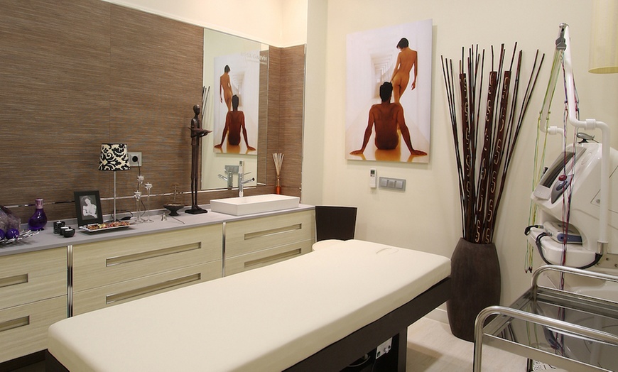 Image 2: 2 o 4 sesiones de tratamiento estético reductor con láser para 1 