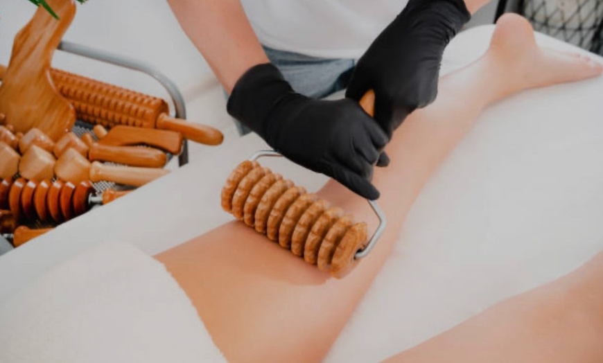 Image 2: Wood Therapy Massage: 30 / 60 Min for One Area or 90 Min for Full Body