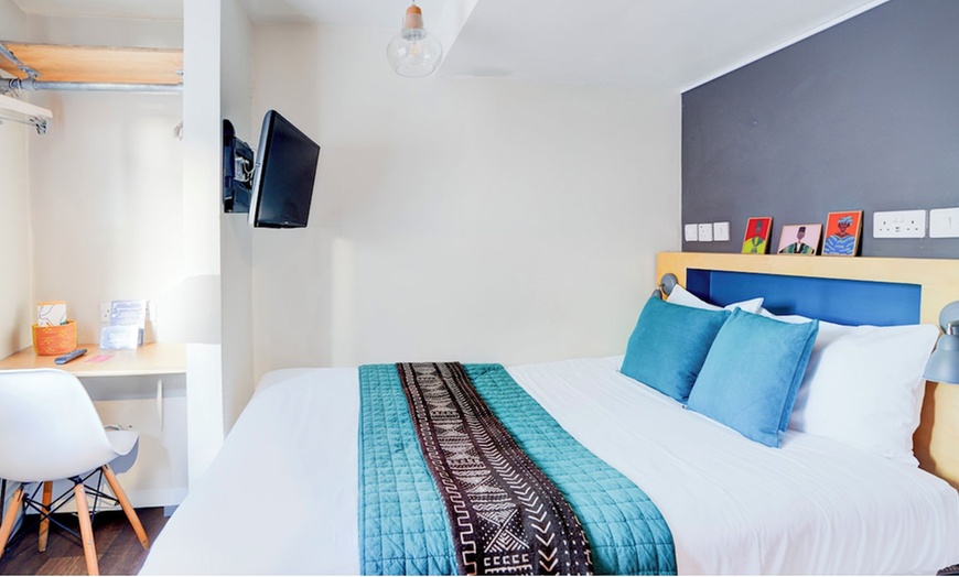 Image 8: London: Standard / Superior Double Room for Two with Breakfast