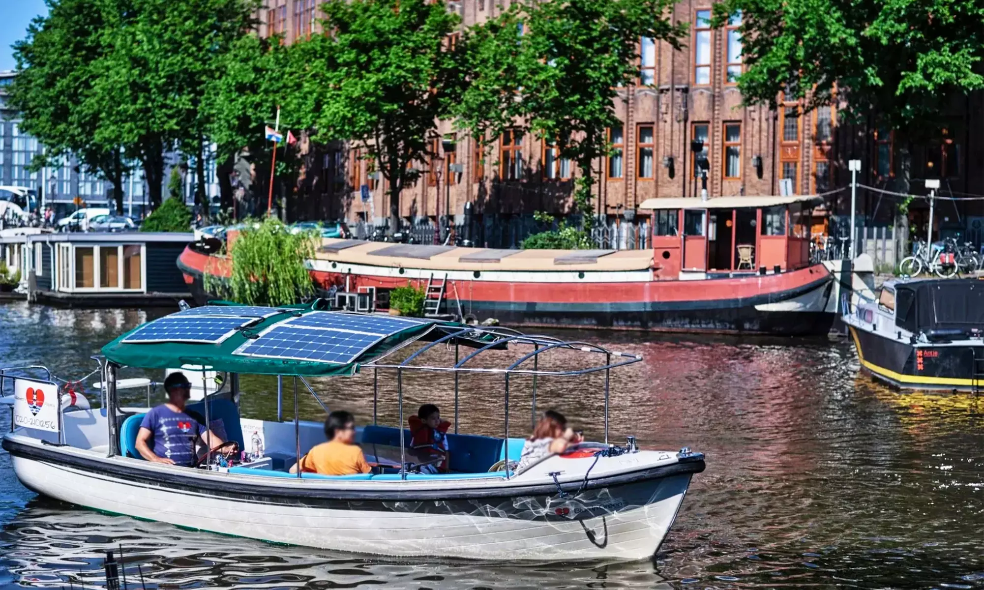 Privé rondvaart door de Amsterdamse grachten met open bar