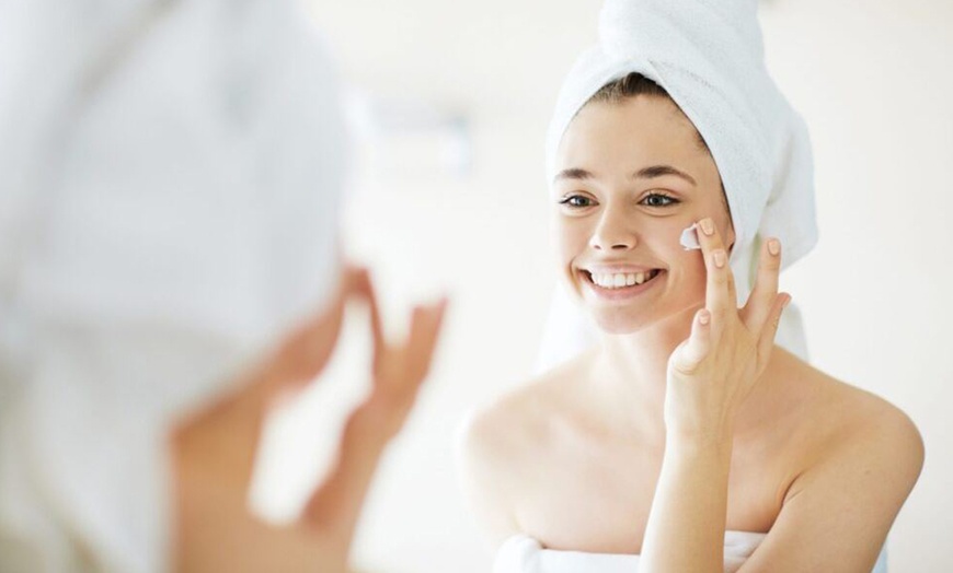 Image 1: Taller de skincare para descubrir tu rutina ideal para 1 u 8 personas 