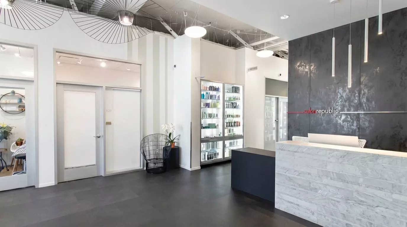 Ageless Radiance: 60-Minute HydraFacial Sessions