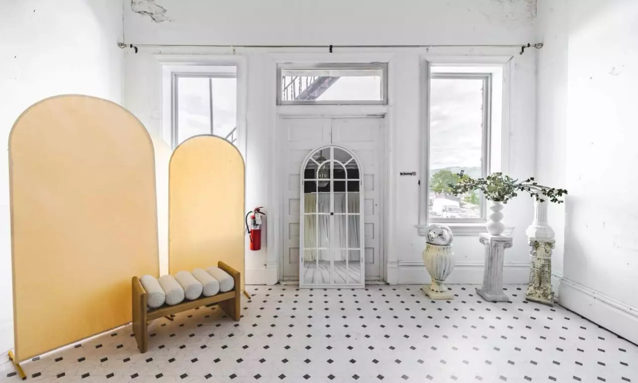 Creative Studio Rental with Endless Props – 2 or 5 Hours