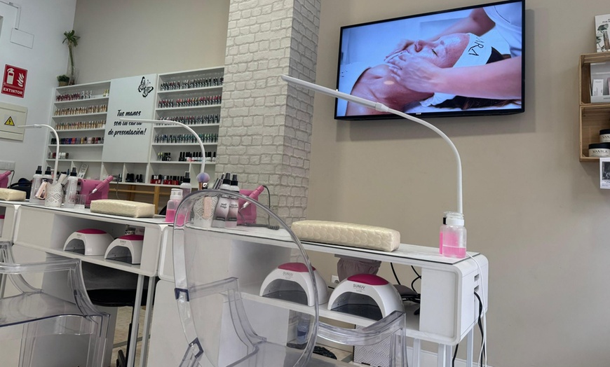 Image 5: 1 o 2 sesiones de manicura y/o pedicura con esmaltado semipermanente
