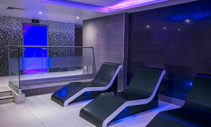 Image 7: 25 or 55-min Couples Massage/Treatment and Prosecco/Afternoon Tea