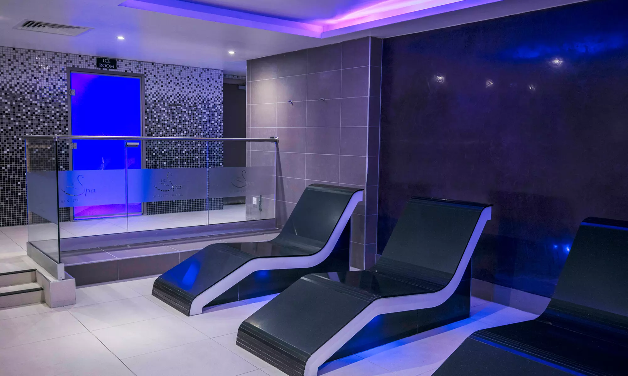 25 or 55-min Couples Massage/Treatment and Prosecco/Afternoon Tea